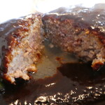 肉汁あふれる美味しいハンバーグ