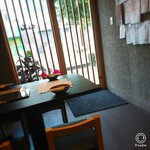 Kotsukotsu - テーブル席