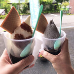 モンジュー - 料理写真:←キャラメル塩バニラ                黒ごまハチミツ→