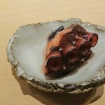 鮨 唐島 - 蛸出汁で煮た蛸に蛸出汁を煮詰めたタレ