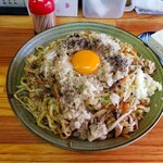 やきそば頂 - 鶏白湯やきそば(大)肉マシ,野菜マシ,背脂マシ,ニンニク少な目