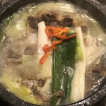 百濟 - 和牛のテールを使ったどこにも真似出来ないオリジナル石焼のテールスープです。