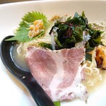 天雷軒 - 2020年8月限定 冷製貝出汁ラーメン 創作系冷やし中華。貝の旨みがちょっとしょっぱいかも  暖かいスープで食べてみたいなぁ