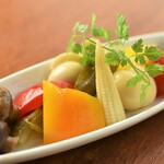 Colorful vegetable pickles Tapa (small)