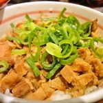 ホルモン拉麺 炎のモツ魂 - チャーシュー丼