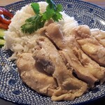 アジア食堂 新嘉坡鶏飯 - チキン　それなりに食べ応えあります