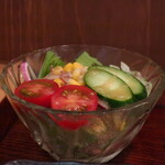 いろどり食堂 - ミニトマト、胡瓜、コーン、紫玉ねぎ、水菜、レタスのサラダ