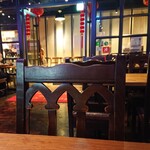 Chinese Café Eight - 店内から玄関。