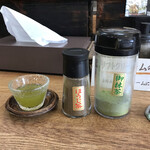 森一芳園 - 店内飲食したら水出しの緑茶を出してくれた、めっちゃ甘くて美味しい