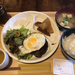 家庭料理　かわじ - ♪ハンバーグ定食￥600