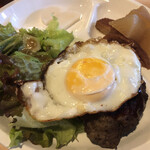 家庭料理　かわじ - ♪期待を裏切らない目玉焼き…