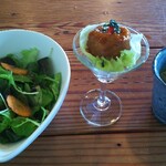 ヒルトコ カフェ - サラダ、豆腐だんご甘酢餡かけ、スープ