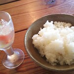 ヒルトコ カフェ - ご飯、トマトとゼリー