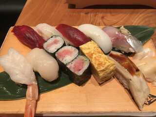 Tsukiji Sushi Iwa - ランチ8巻握り