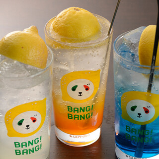 In addition to the refreshing lemon sour, the fruity sangria is also popular♪