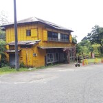 富士屋 - 隣の謎の建物