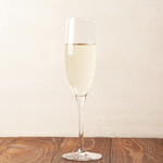 glass sparkling wine