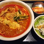 韓豚屋 - タッケジャンラーメン  ¥950（税込）