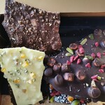 モンロワール 銀座みゆき通り店 - 割れチョコ(シトラスシャワー、ナッツとマシュマロ、ミックスナッツなど)