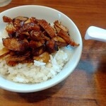 麺処 びぎ屋 - ミニ炙りチャーシューご飯