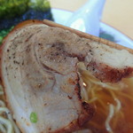 ぎょうざ家 ひろ - 今まさにお口に運ぶのね～