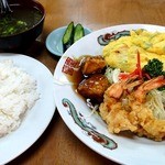 Wakamizu - A定食 ￥850　（鶏の唐揚げ、スブタ、エビの天ぷら、玉子焼き）