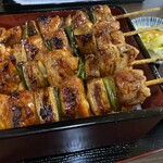 やきとりもず - やきとり重（ガラ炊きスープ・漬物付）800円