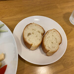 城下町のイタリアン マゴトラ - パンもカリカリふわふわ