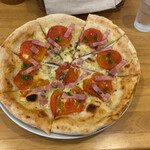 城下町のイタリアン マゴトラ - お皿からはみ出してる