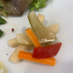 城下町のイタリアン マゴトラ - 大根パプリカ、きゅうり？のピクルス美味しい