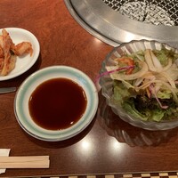 上野太昌園 上野本店 - キムチとサラダです。（2020年8月）