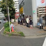 ラーメン二郎 - 早朝8:20～暑いのに皆さん好きだね～（笑）