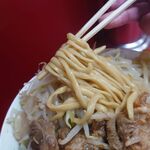 ラーメン二郎 - 極太のオーション麺