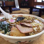 手打ラーメン みうら - ワンタン麺(850円)