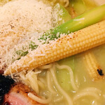 鶏ポタ ラーメン THANK - シャキシャキのヤングコーンやアスパラトッピング