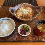 和ダイニング 花あかり - ランチかつとじ定食(690円)