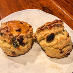 菓子とパン 大楠 - 「国産小麦フルーツのスコーン」（398円+税）