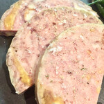 Abats. - パテは食べやすいようにスライスして出してくれました