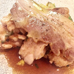 Abats. - ホロホロ鳥とベーコンのソテーです　ソースが絶品でワインが際限なく飲めそう