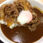 吉野家 - 牛スパイシーカレーに温泉卵オン！