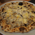 Pizza R - 料理写真:トリュフのピザ