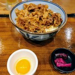 umakaraagetoizakameshimiraizaka - 牛焼き肉丼定食800円税込。コレに味噌汁付きます。