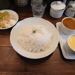 ラッフルズ カリー - 2種盛り　マトンカレーとクリームチキンカレー　ご飯大盛りで\1200(20-08)