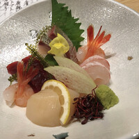 鮨 航 - こじんまり盛り付けだけどなかなか○＾＾