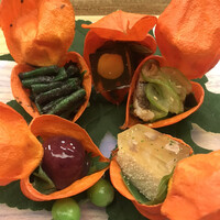 赤坂 菊乃井 - 昼懐石１２１００円。八寸。鶉煮こごり、鱧と青瓜土佐酢ゼリー和え、寄せ鱧の子、ささげ黒胡麻和え、山桃葛饅頭、翡翠銀杏。いつも以上に日本酒が恋しくなる味わいです（╹◡╹）（╹◡╹）