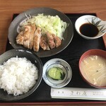 さわ屋食堂 - 右上のタレがうまい