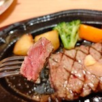 ステーキハウス 幌馬車 - ミディアムレアーでお願いしました