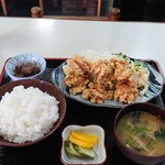 御食事処 世界支店 - からあげ定食