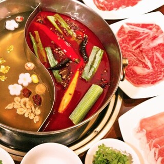 ネット限定 花椒庭特製 四季火鍋火鍋コース 当店自慢の四季火鍋セットに前菜とつくね2種 点心 〆の麺 デザート付き お肉は 和牛サーロイン 鹿児島産黒豚ロース ラム の3種 四季火鍋 花椒庭 広尾店 シキヒナベ カショウテイ 広尾 中国鍋 火鍋