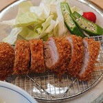 とんかつ和食 豚花百万石 - ヒレカツ
      想像以上に柔らかい
      いいお店に出会えた(^^)